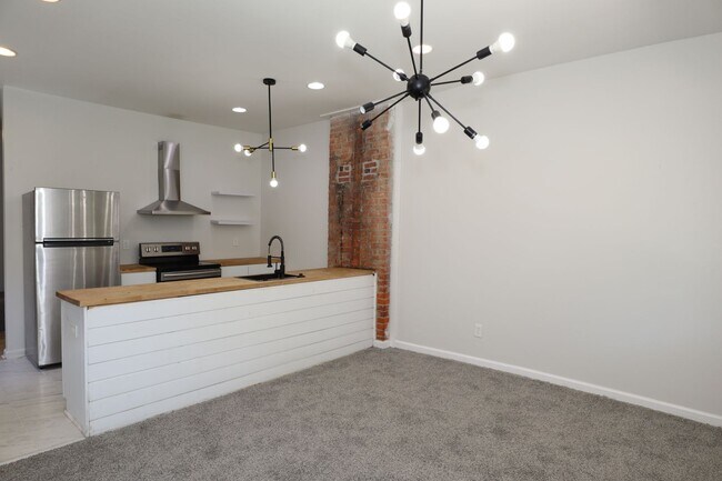 Foto del edificio - 126-128 N Colorado Ave