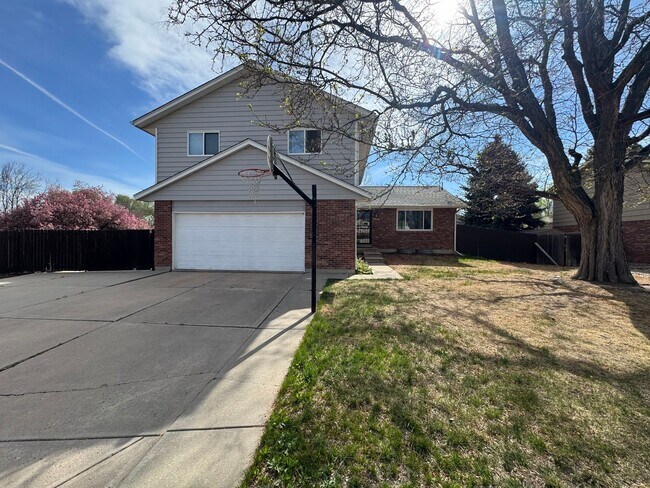 Building Photo - Bear Valley Home
