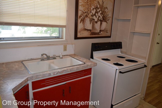 Building Photo - 3 br, 1.5 bath House - 702 Shady Lane