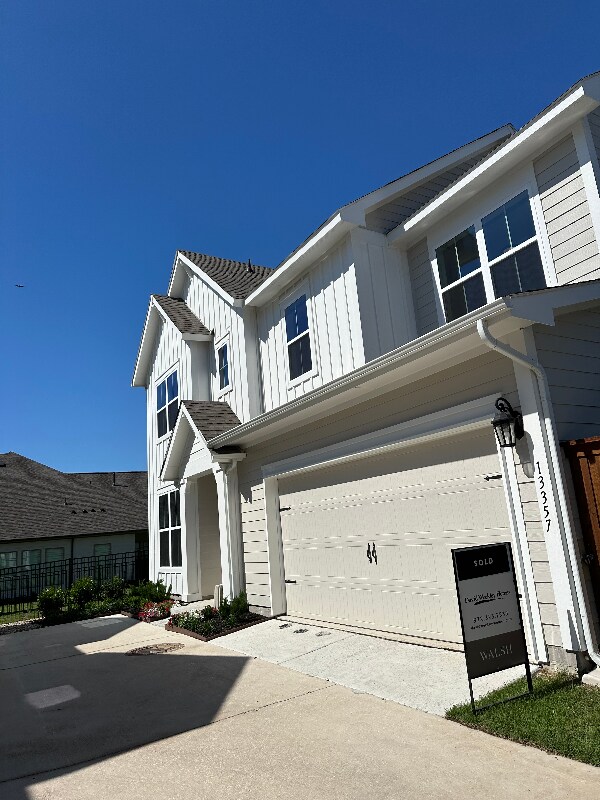 Foto del edificio - 13357 Hedgebrook Pl