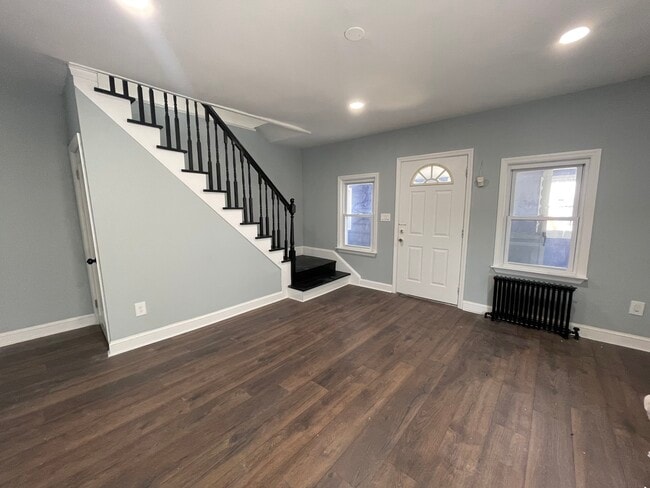 Building Photo - 234 Jane St