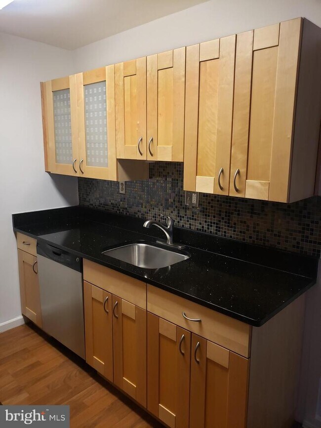 Foto del edificio - 2325 42nd St NW