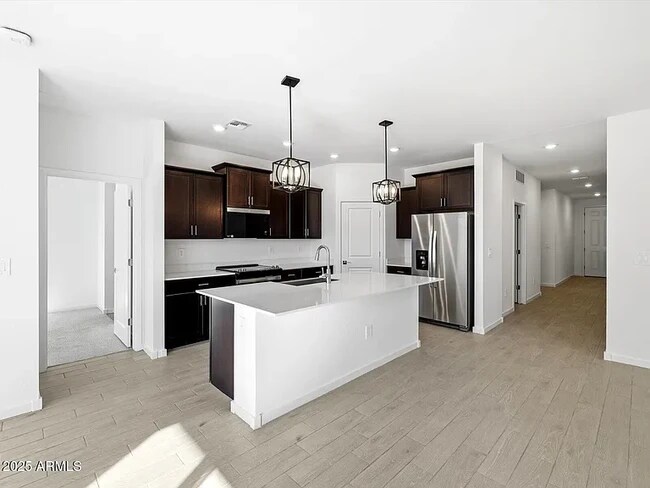 Foto del edificio - 24629 W Grove St