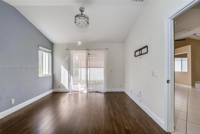 Foto del edificio - 1046 Golden Cane Dr