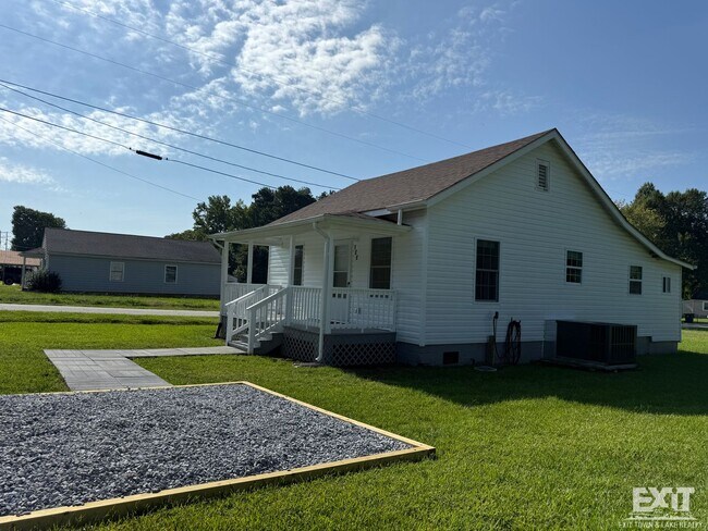 Building Photo - Newly Renovated 2 Bedroom 1 Bath in La Cro...