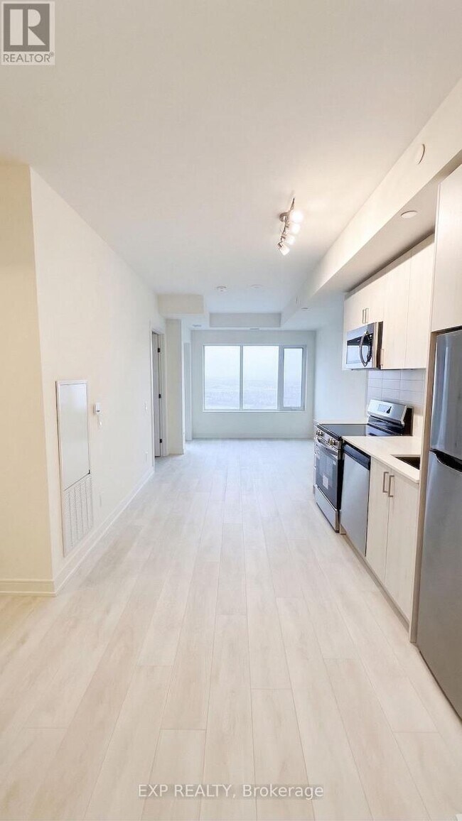 Photo du bâtiment - 8020 Derry Rd W