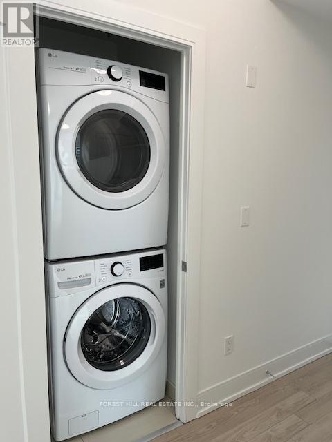 Building Photo - 310 Tweedsmuir Ave