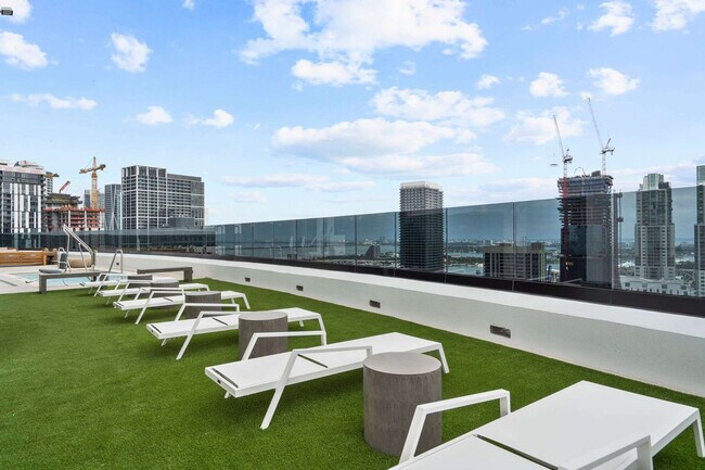 Foto del edificio - 225 N Miami Ave