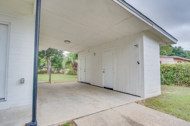 Foto del edificio - Updated 2BR/2BA Home Near Cordova Mall – Modern Updates & Convenient Location
