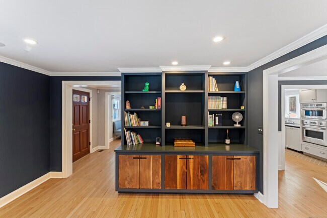 Foto del edificio - 93 Wells Hill Rd