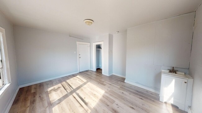 Interior Photo - BEAUTIFUL DORMITORY STYLE HOUSING AVAILABLE