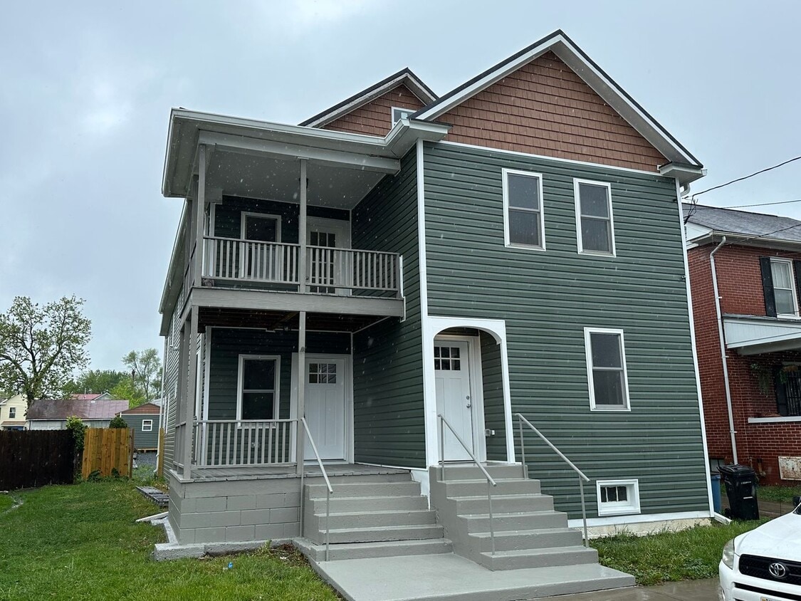 Primary Photo - 319 Gray Ave