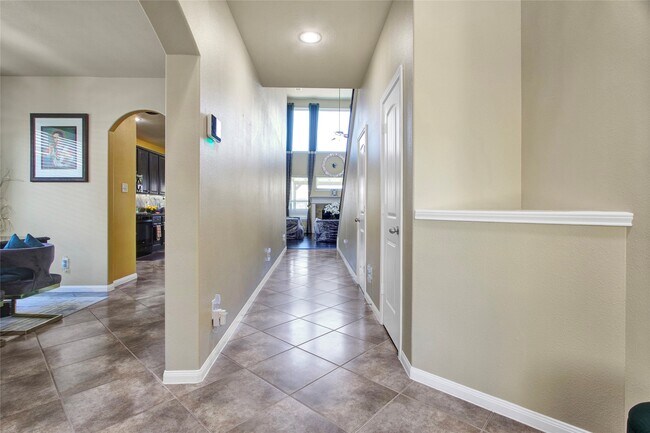 Foto del edificio - 1242 S Maple Dr