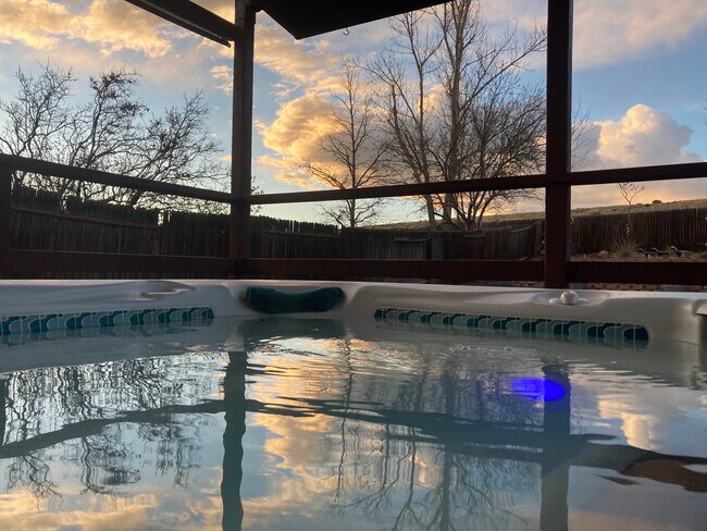 hot tub - 1490 Sausalito Dr