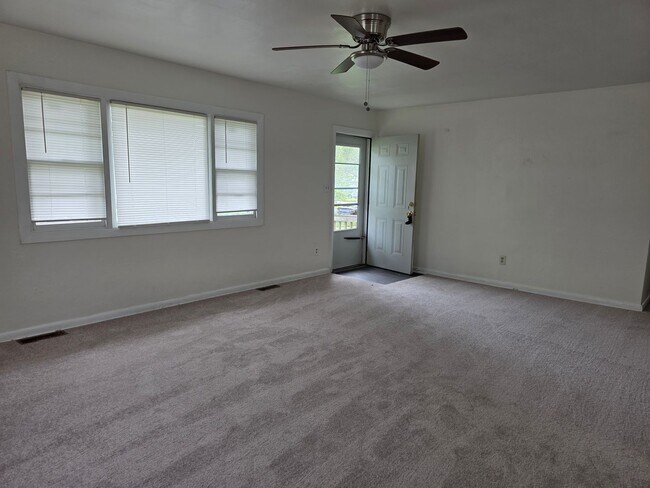 Foto del edificio - 9 Ambrose Ln