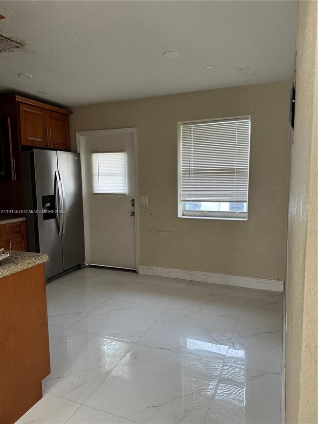 Foto del edificio - 6235 Dawson St