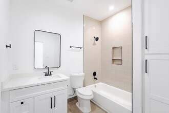 Building Photo - 7903 Sunnyhill St