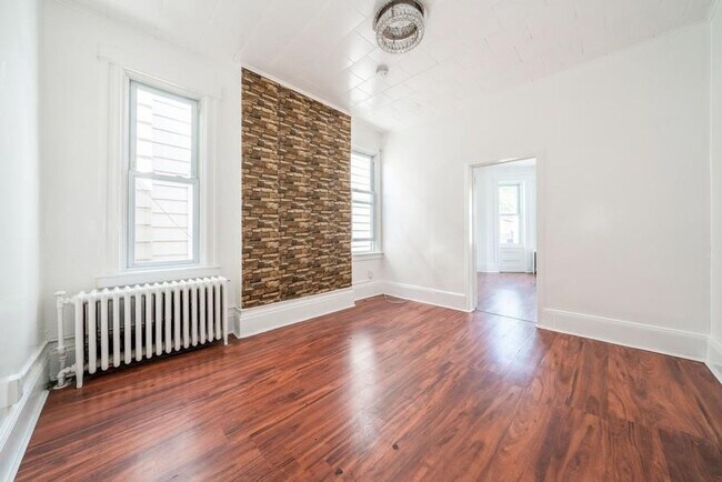 Building Photo - 813 18th St