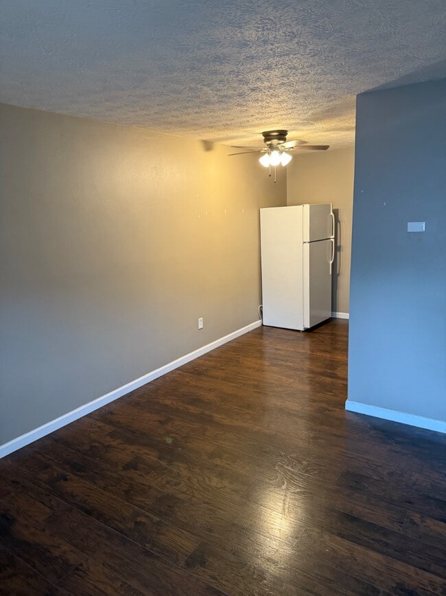 Building Photo - 116 W Zupan St