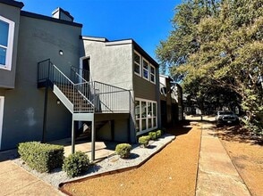 Building Photo - 9696 Walnut St