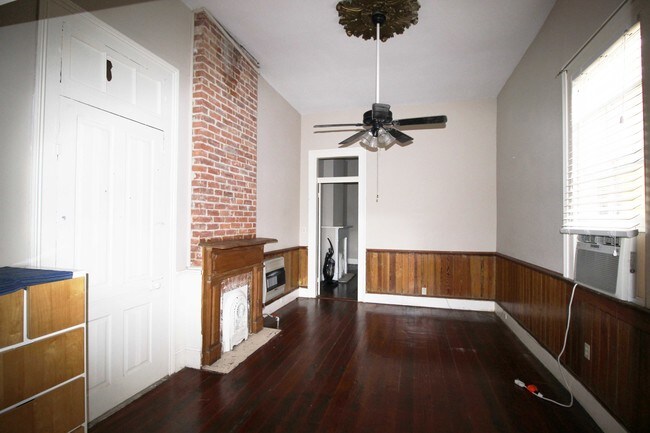 Foto del edificio - 4115 Burgundy St