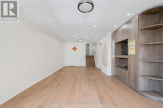 Building Photo - 188 Upper Canada Dr