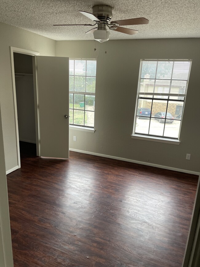 Building Photo - 8110 Foxfire Ln