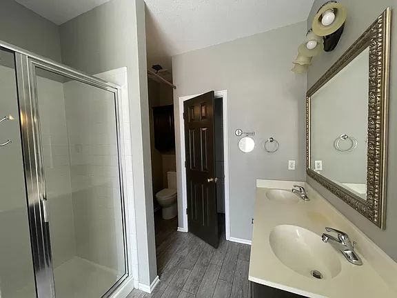 Foto del edificio - move in ready