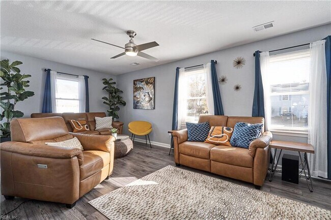 Foto del edificio - Spacious VB Townhouse!