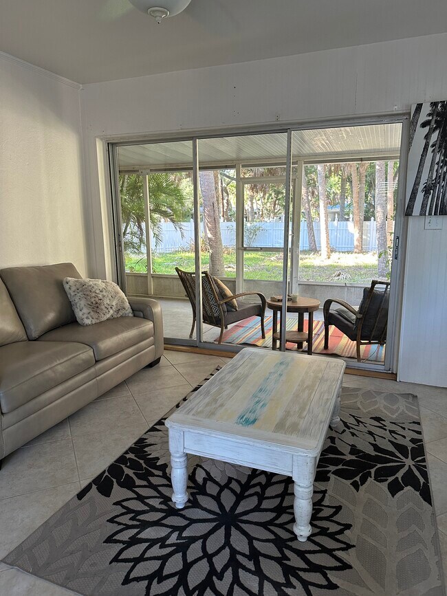 Foto del edificio - 162 Garden Ln