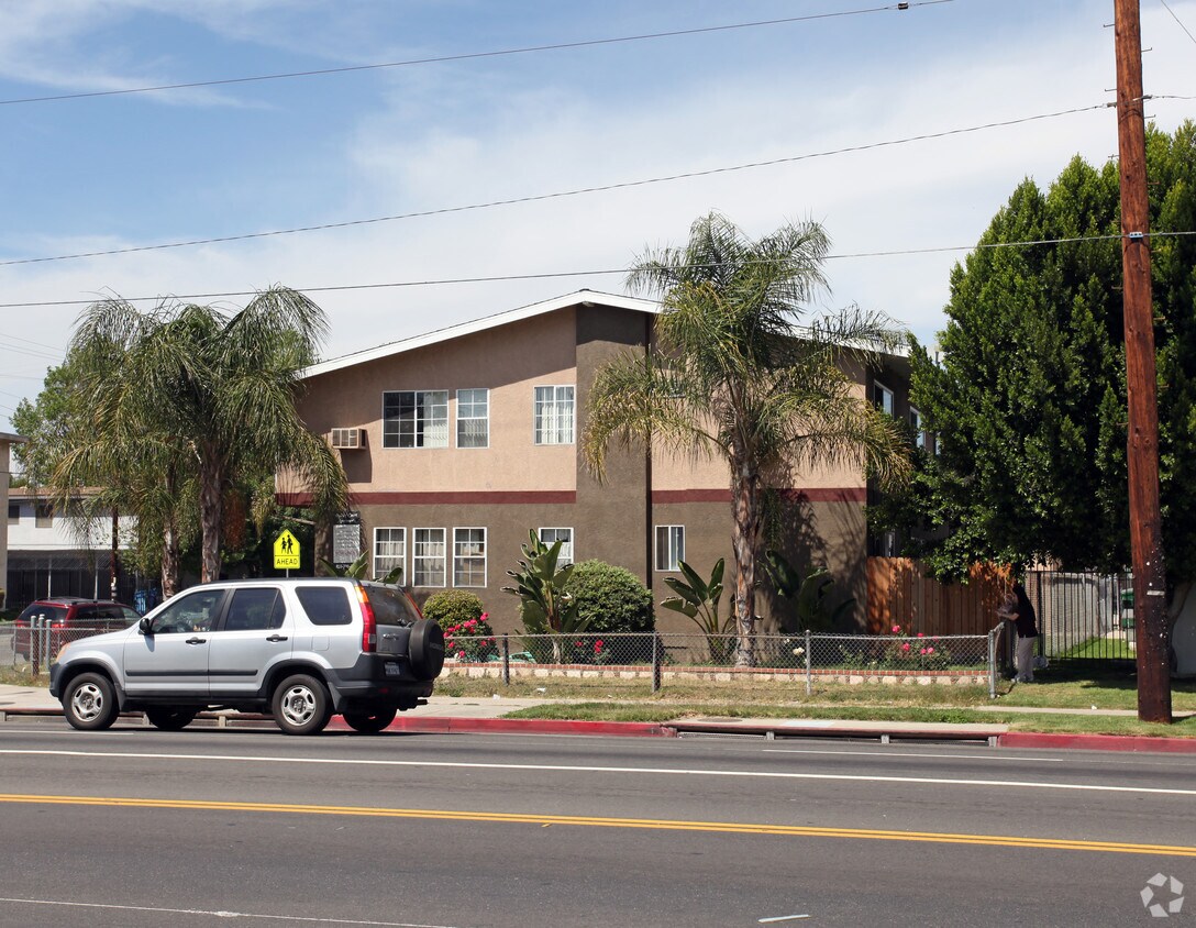 Foto del edificio - 8306 Lindley Ave