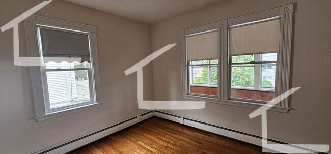 Building Photo - Nice and affordable 4 bed 1 bath available...