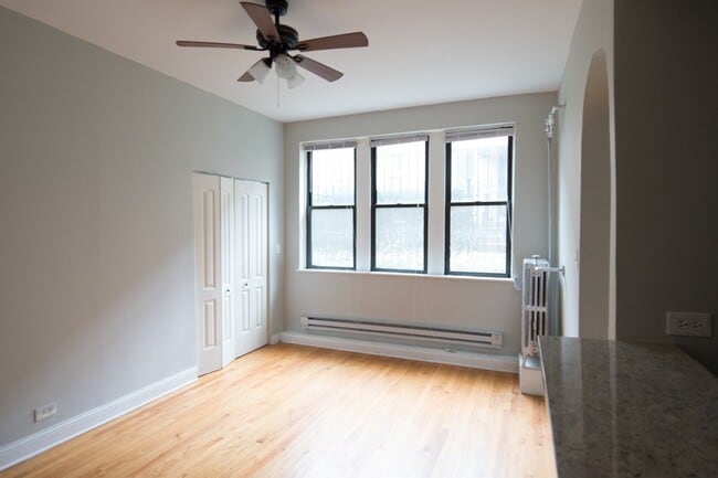 Building Photo - 4619 N Paulina St