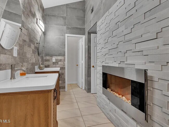 Foto del edificio - 5733 Saplinas Rd