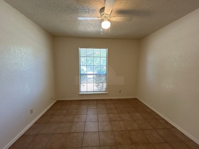 Building Photo - 3806 London Ln