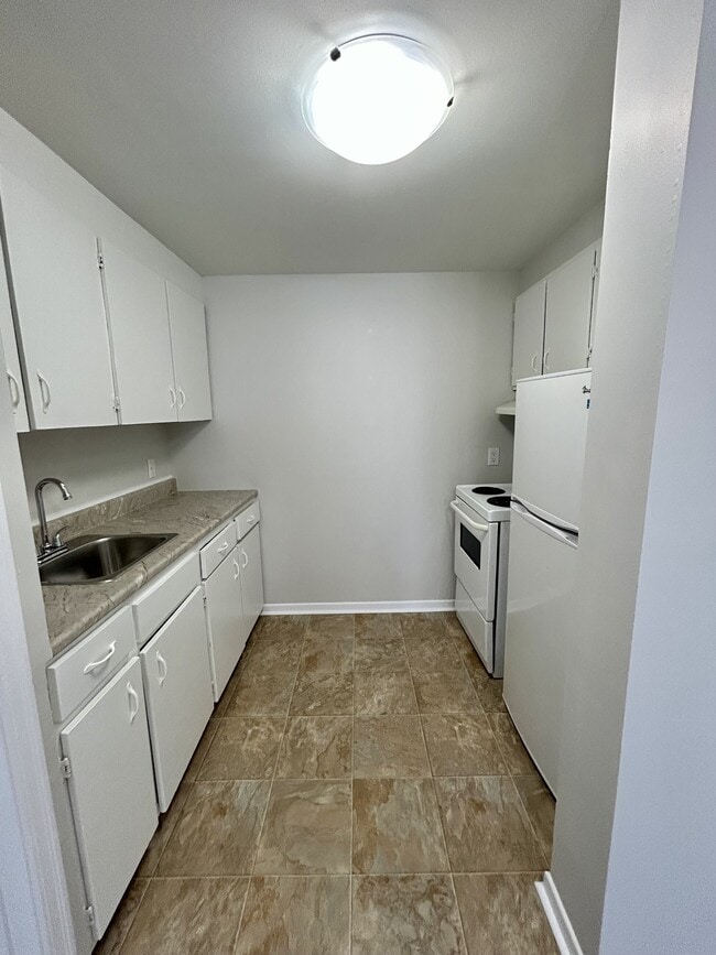 Building Photo - 24 Liverpool Ave