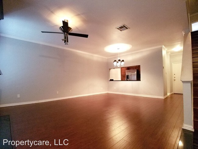 Building Photo - 17487 Red Oak Dr