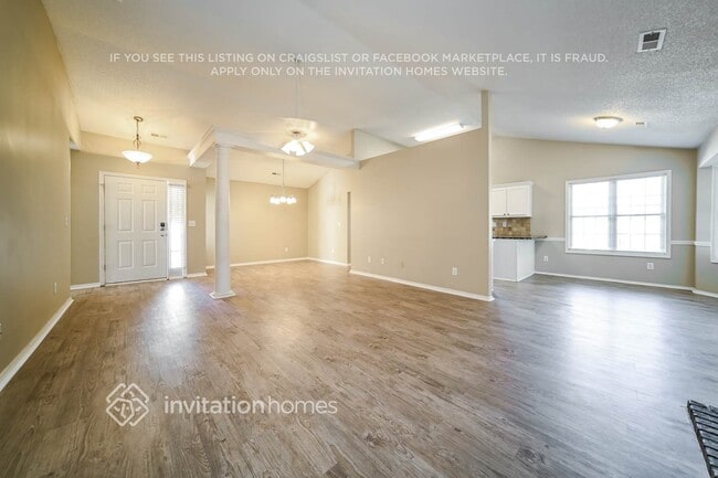 Building Photo - 905 Castlerock Way
