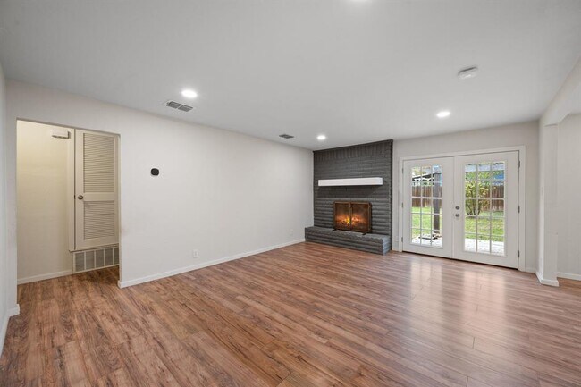 Foto del edificio - 6305 Clubway Ln