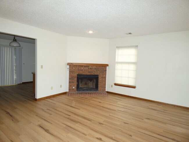 Foto del edificio - Beautiful Town Home in Park Hill School Di...