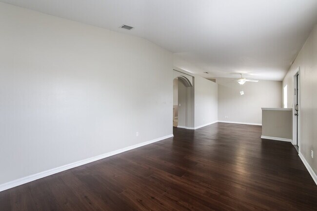 Building Photo - 313 SE 26th Terrace