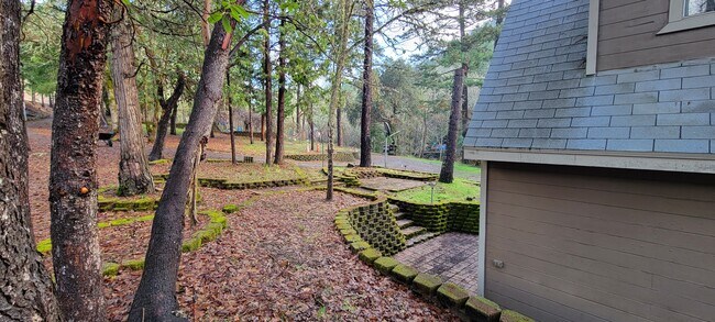 Foto del edificio - 3033 Granite Hill Rd