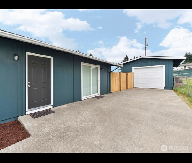 Building Photo - 1130 E 51st St