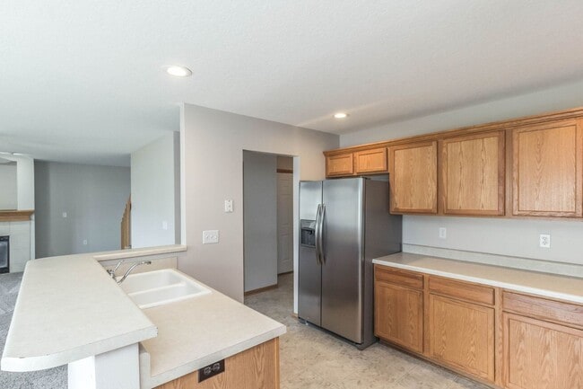 Building Photo - FANTASTIC LOCATION!! 3 Bed, 2.5 Bath Home in Waukee