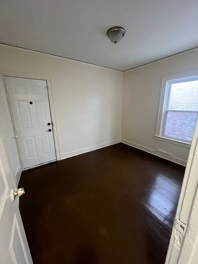 Foto del edificio - Cozy Westside Family Flat - Upper and Lower Units Available !