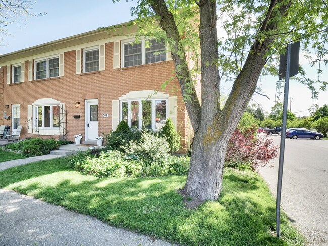 Building Photo - 567 Gainsborough Rd