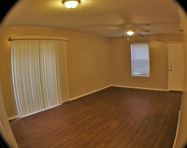 Foto del edificio - 2717 Sprucewood B