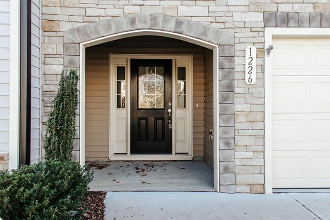 Foto del edificio - ** COMING SOON** Gorgeous Raleigh Townhome...