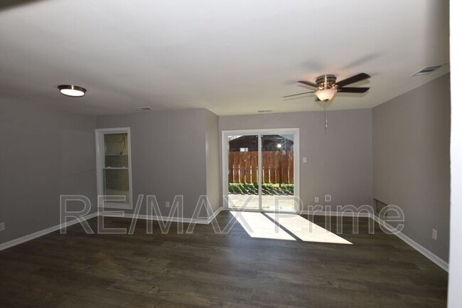 Building Photo - 1473 Longdale Dr