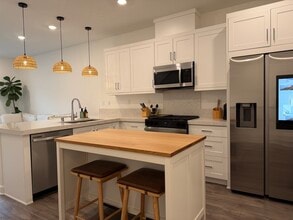 Building Photo - 2115 Senita Dr